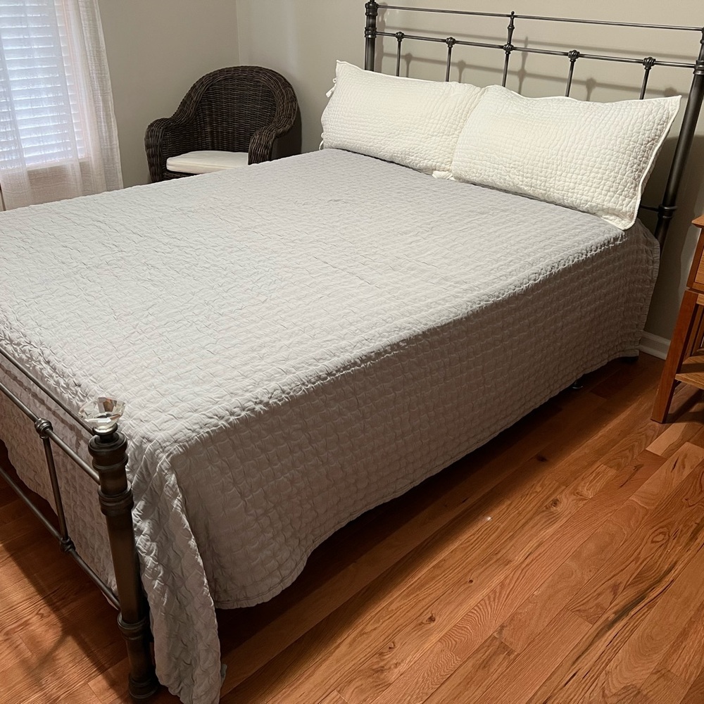 Eileen Fisher Queen Cotton Quilt